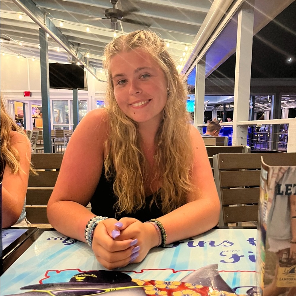 Meet your Posher, Alexis